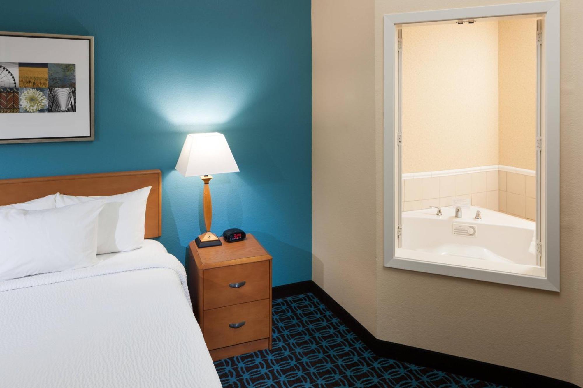 Отель Fairfield By Marriott Растон Экстерьер фото