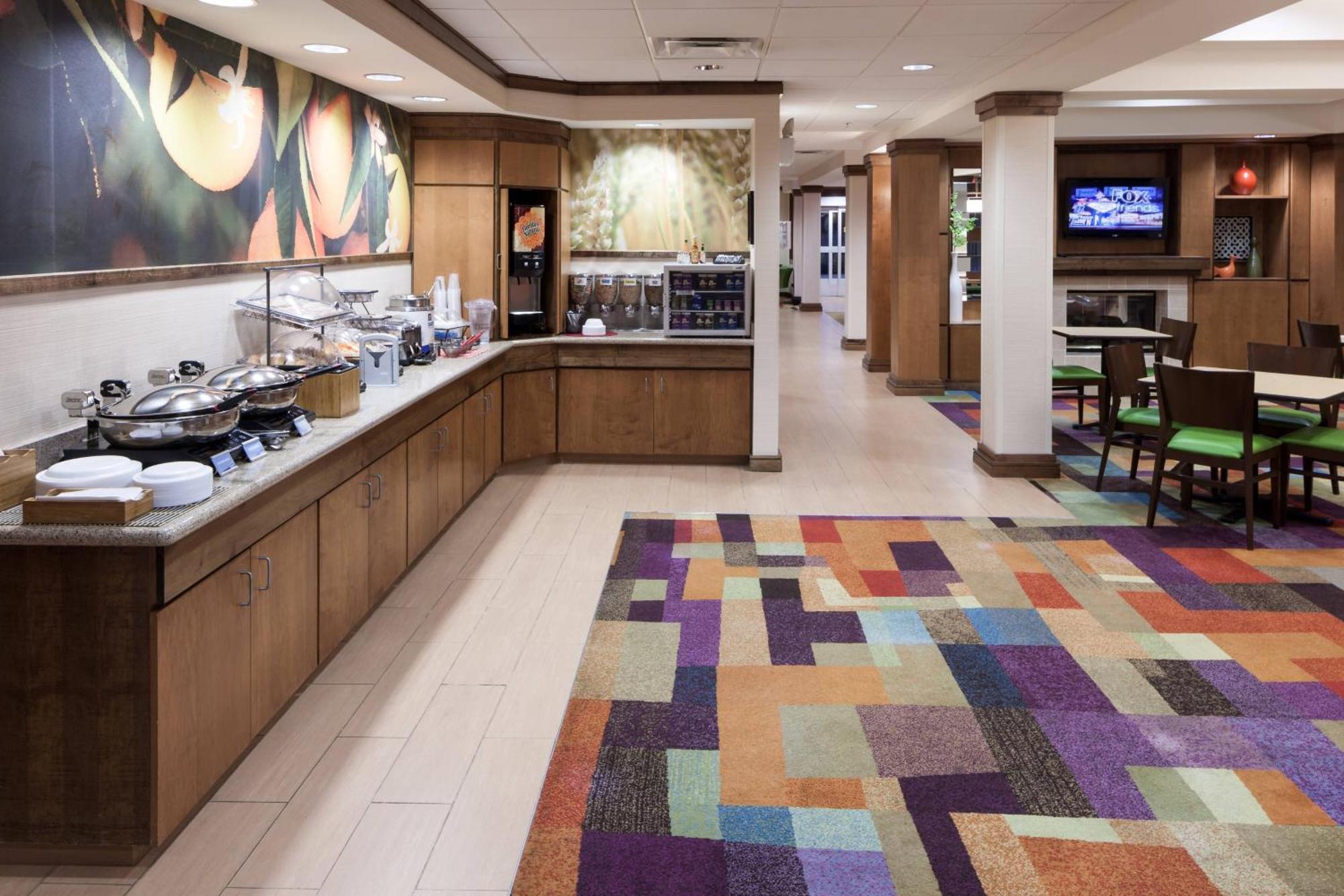 Отель Fairfield By Marriott Растон Экстерьер фото