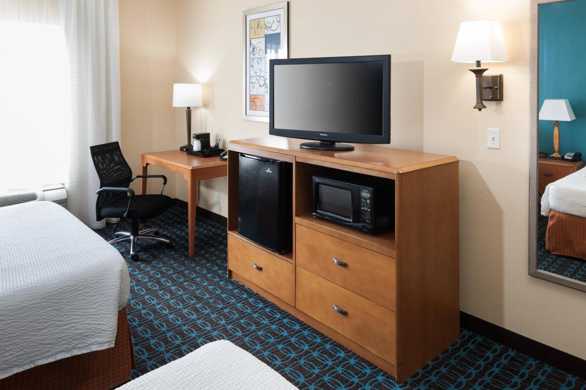 Отель Fairfield By Marriott Растон Экстерьер фото